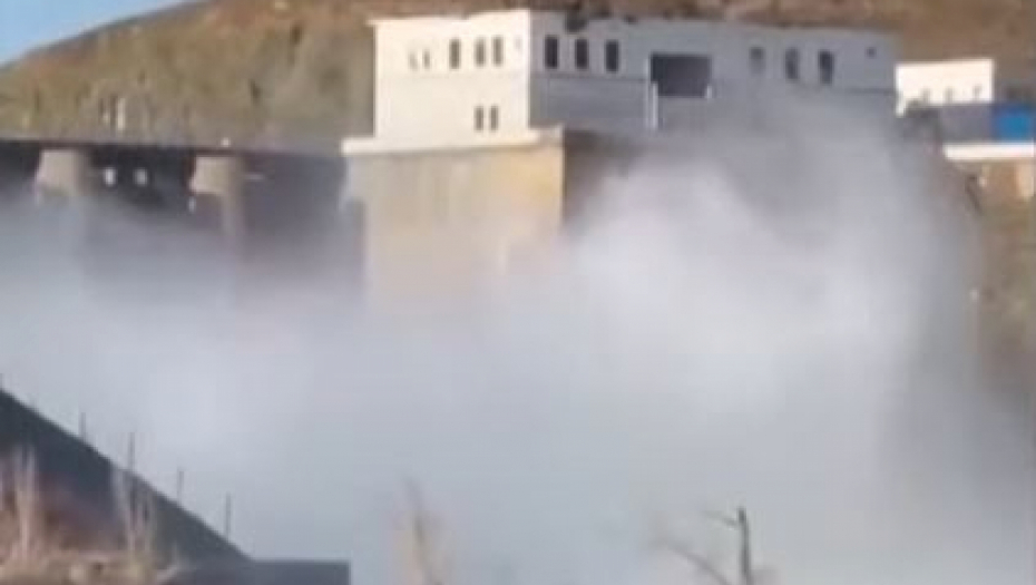 PUKLA BRANA NA URALU Voda nadire u Orsk, u toku masovna evakuacija ljudi