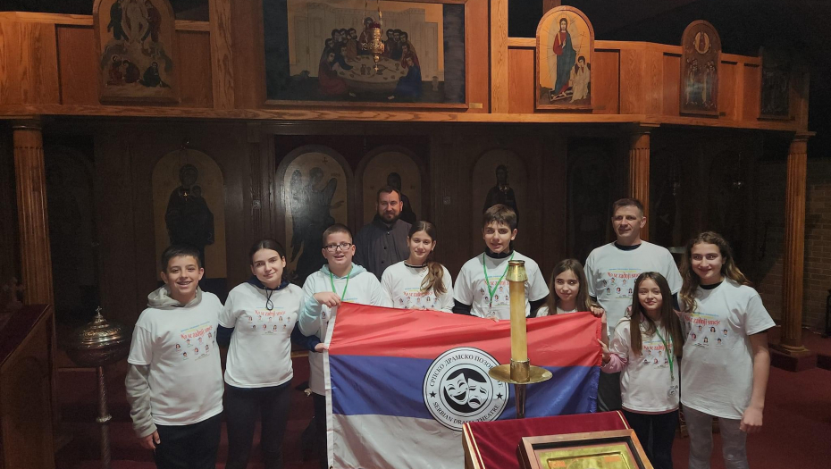 PROMOVIŠU SRPSKO-AMERIČKI ISTORIJU Mali glumci Srpskog dramskog pozorišta iz Čikaga na turneji (FOTO)