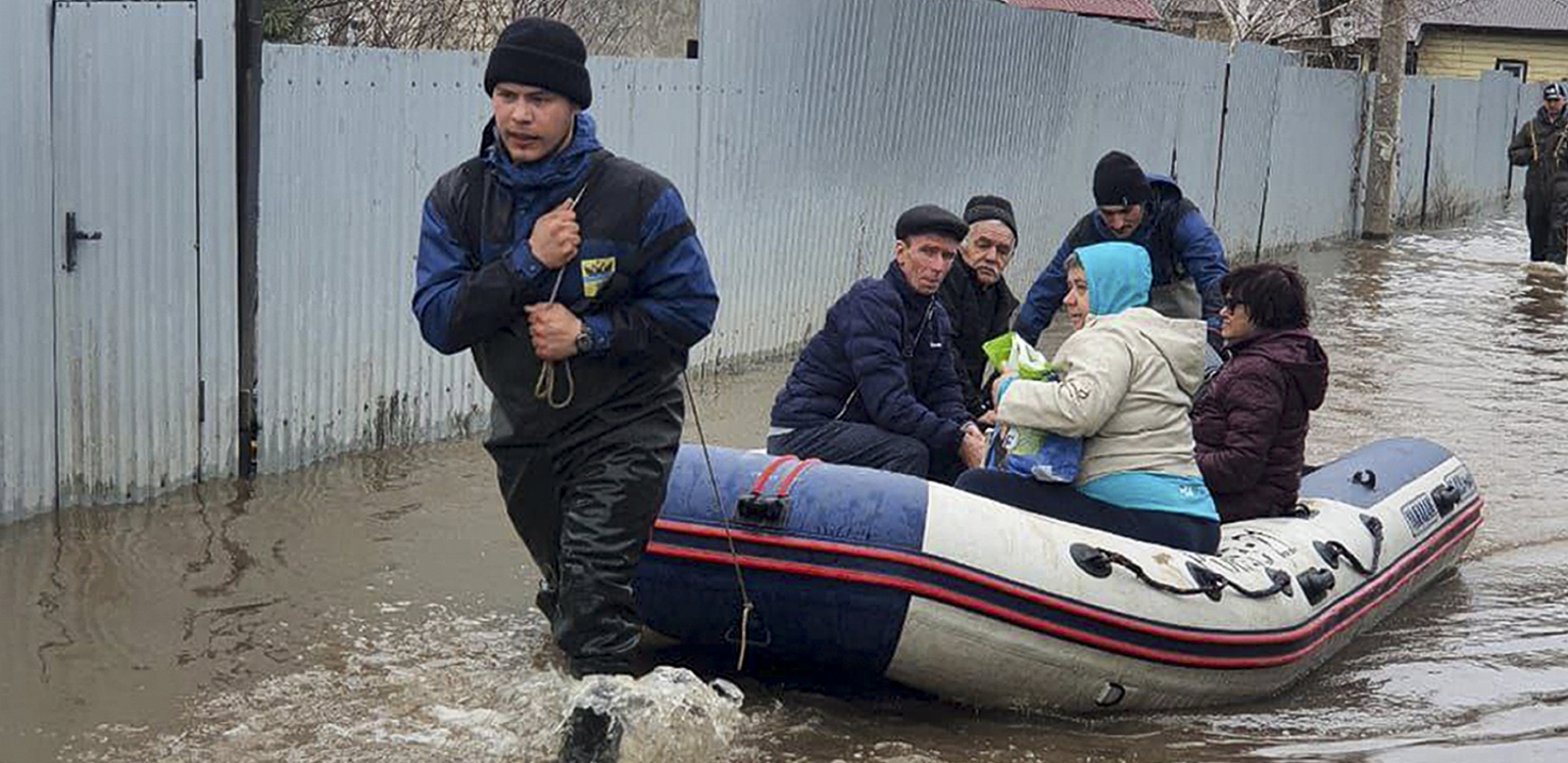 DRAMATIČNA SITUACIJA U RUSIJI Tri osobe poginule u poplavama (FOTO)