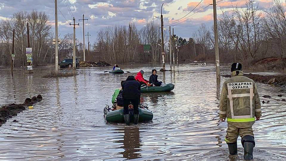 APOKALIPSA NA URALU Oglasile se sirene, evakuisano više od 100.000 ljudi, ovakve poplave se ne pamte (VIDEO)