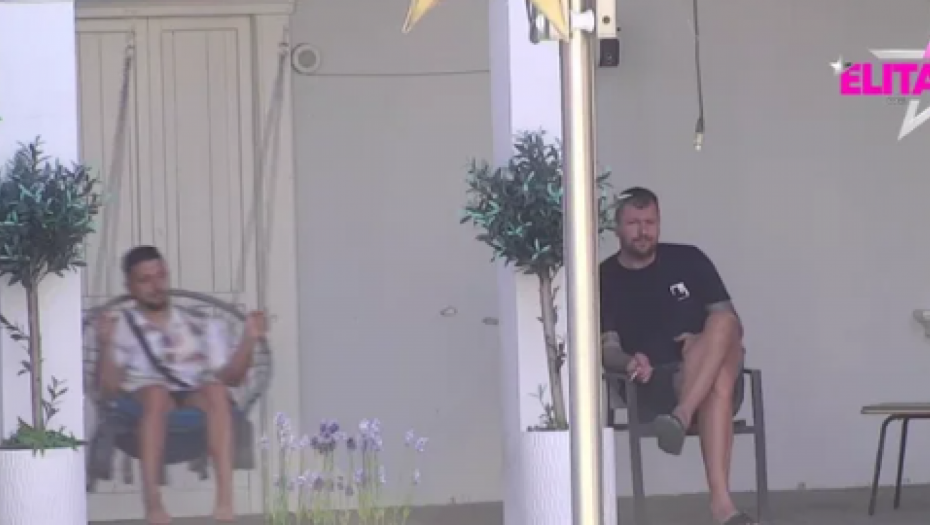 JANJUŠ NIJE NI SLUTIO DA GA KAMERA SNIMA! Izgovorio strašne stvari na račun Aneli Ahmić, skandal neviđenih razmera