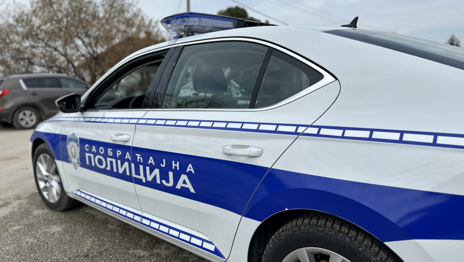 PREVRNUT AUTOMOBIL NASRED PUTA Saobraćajka kod Hotela 1000 ruža (VIDEO)