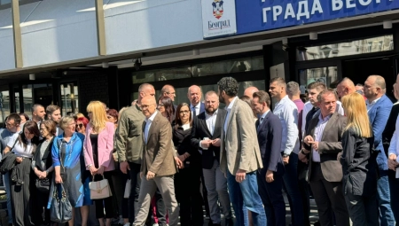 SNS PREDAO IZBORNU LISTU "ALEKSANDAR VUČIĆ - BEOGRAD SUTRA": Vučević i Šapić sa koalicionim partnerima u GIK (FOTO)