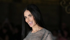 IMA 61 GODINU, A IZGLEDA KAO BOGINJA Demi Mur se pojavila u skroz providnoj haljini, zgodna je do bola!