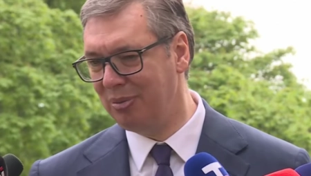 "TREMA TEK DOLAZI" Vučić za Alo: Oni će sada u šoping po Parizu, a ja ću da se nabijem u sobu