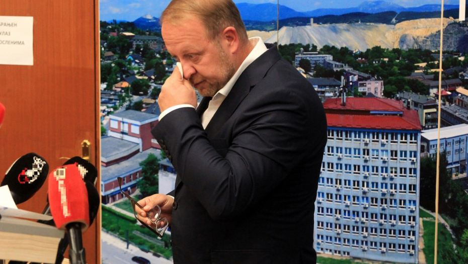 GRADONAČELNIKA BORA SAVLADALE SUZE ZA UBIJENOM DEVOJČICOM "Uvek ćemo se sećati naše male Danice" (FOTO)