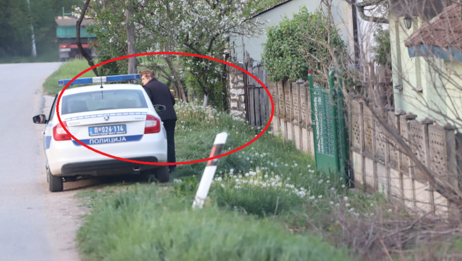 SVI GLEDAJU U ONO ŠTO JE MAJKA UBICE URADILA ISRED KUĆE Tu je policija, prišla im je i... PRE TOGA DOLAZILA HITNA