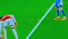 KARDINALNA GREŠKA U LIGI ŠAMPIONA KAKVA SE NE PAMTI Uhvatio loptu, sudija nije svirao penal, bizarna situacija koja se ne viđa u evropskom fudbalu (VIDEO)
