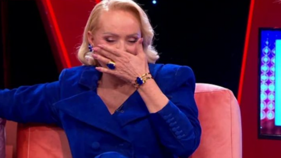 LEPA BRENA LILA SUZE U PROGRAMU UŽIVO! Ovakvu je do sada nikada niste videli, a sada je jasan i razlog