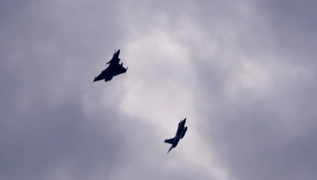 OVAJ MANEVAR MOŽE SAMO RAFAL DA IZVEDE! Srbija kupuje zvezdu 4+ generacije, ide rame uz rame sa ruskim Suhojima, a po ovome je bolji i od F-35! (VIDEO)