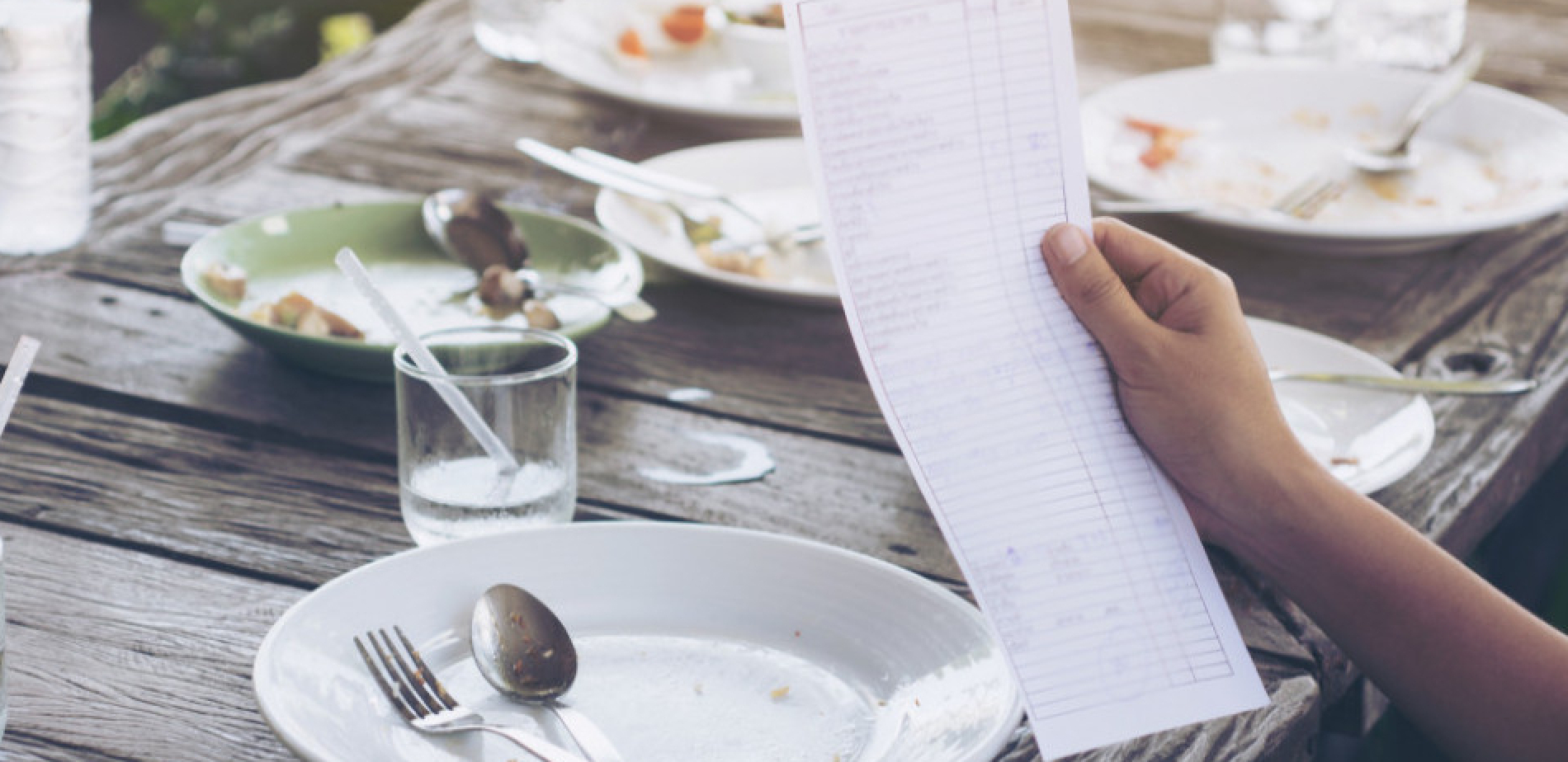 Dve kafe skuplje od kilograma mesa - šok račun iz Crne Gore: Đetići "deru" sa cenama