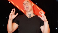 DESINGERICU ZABRANJUJU U CRNOJ GORI! Skandal neviđenih razmera: "Taj čovek ovde više neće pevati!"