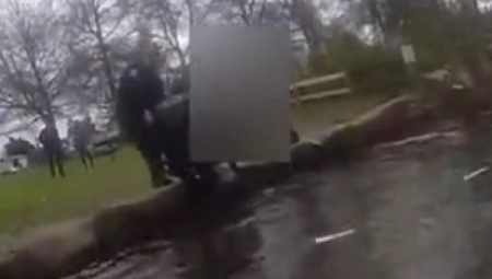 DRAMA U AMERICI, POLICAJAC VIDEO DEVOJKU KOJA SE DAVI Bez razmišljanja skočio u vodu (VIDEO)