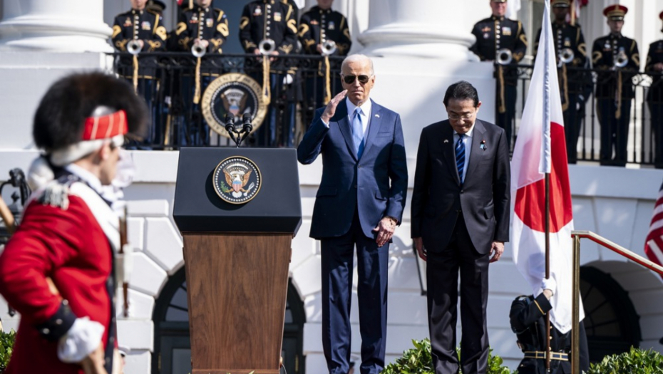 "STAVITE MU POVODAC DA SE NE IZGUBI" Bajden na stubu srama nakon najnovijeg gafa u Beloj kući (VIDEO)