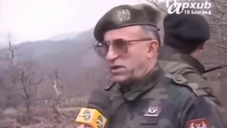 "TO SU ČITAVE ALBANSKE FORMACIJE, MEĐU NJIMA SU I MUDŽAHEDINI..." General Lazarević je HEROJSKI ovo rekao pred kamerom na Košarama 1999.