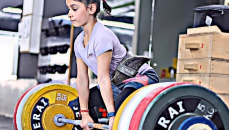 OVA DEVOJČICA JE JAČA OD VEĆINE SRBA Ima samo 9 godina, pogledajte koliko tegova može da podigne! (VIDEO)