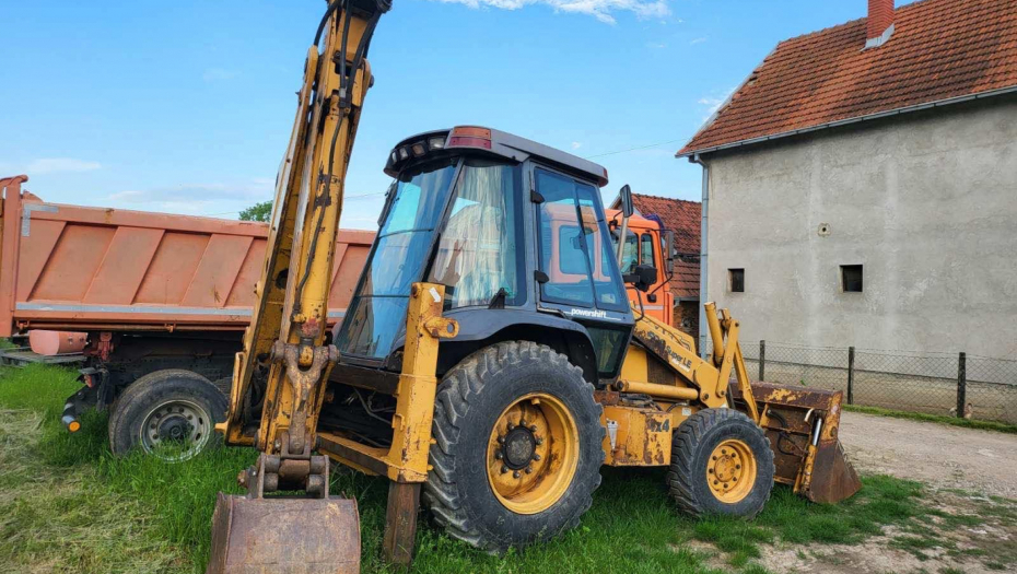 "NIJE TO IGLA, VEĆ GRDOSIJA, ALI KAO DA JE U ZEMLJU PROPALA" Branko sa Uba još uvek traži svoju ukradenu građevinsku mašinu vrednu 20.000 evra