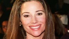 ZA HOLIVUDSKIM ŠMEKEROM ŽENE I DANAS UZDIŠU, A ON VOLI SAMO NJU Da li znate čija žena je ova lepotica?