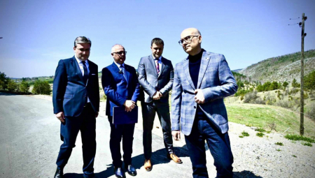 Ministar Vesić sa kolegama na Pešteru odao počast heroju sa Košara (FOTO)