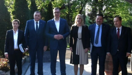 OGLASIO SE VUČIĆ Objavio fotografiju sa početka sastanka sa državnim vrhom Republike Srpske