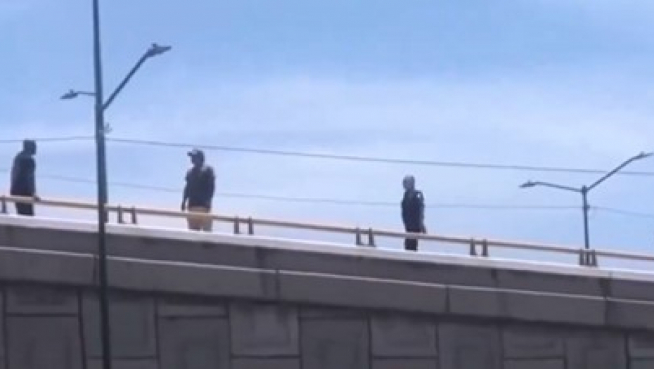 POLICAJCI NAPRAVILI NEVEROVATNU GREŠKU U poslednjem trenutku uspeli da spreče tragediju! (VIDEO)