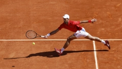 NOVAK ODJEDNOM POČEO DA SE TRESE Đokoviću se slošilo u toku meča, navijači zabrinuti (FOTO)