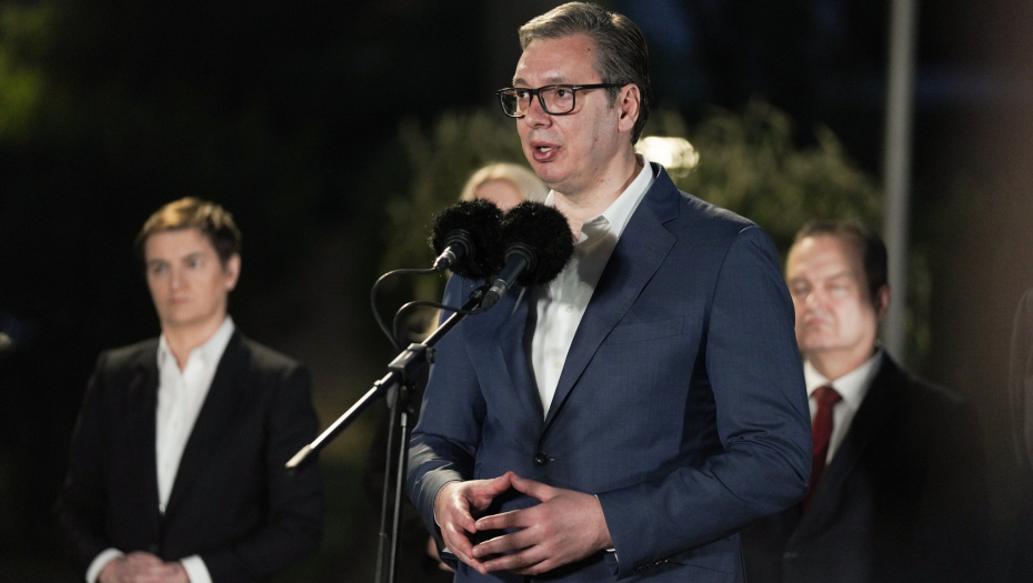 NIKADA NEĆE MOĆI DA POKORE SRPSKI NAROD Vučić: Naša trobojka biće najpoznatiji znak otpora u celom svetu!