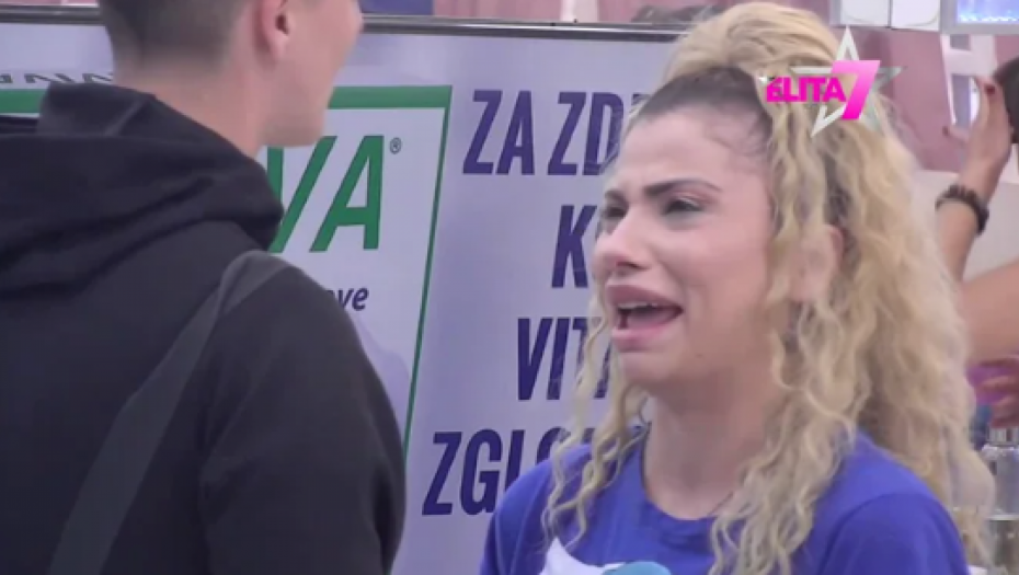 KLOŠARKO SMRDLJIVA, ŽELIŠ POPULARNOST PREKO GEJ VEZE! Skandalozna svađa Bojane i Anđele, ori se Bela kuća!