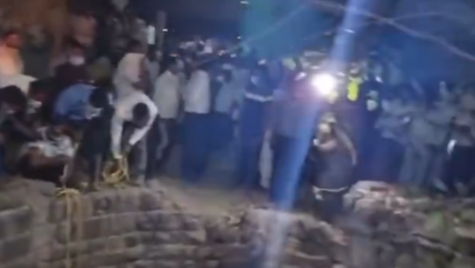 PET ČLANOVA PORODICE IZGINULO SPASAVAJUĆI MAČKU Jedan za drugim skakali u bunar u Indiji (VIDEO)