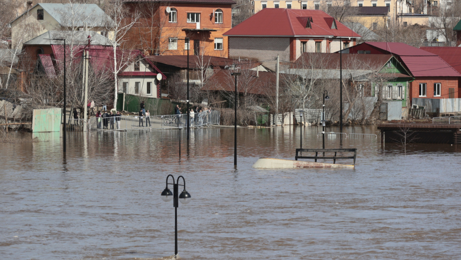 POPLAVLJENA PRESTONICA: Pucanje brane napravilo haos