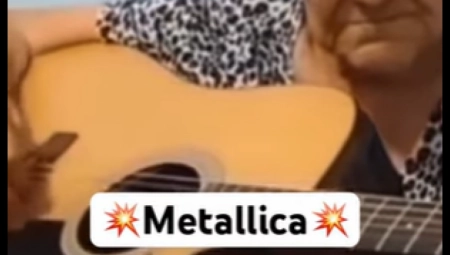 SNIMAK KOJI ĆE VAS ODUŠEVITI Baka izvodi ČUDO na gitari, svira svima dobro poznatu numeru (VIDEO)