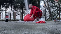 SIPAO KOKA-KOLU U BALON, PA UBACIO OVO Mladić napravio eksperiment, svi gledaju u neverici (VIDEO)