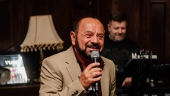 NAŠ PEVAČ PRIMA TRI PENZIJE! Samo iz Nemačke mu mesečno stiže čak 1.600 evra, a tek da čujete za ostale!