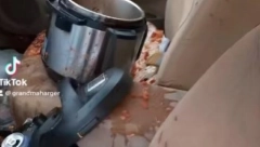 PAPRIKAŠ IZLETEO SVUDA PO KOLIMA, KAO DA JE PALA BOMBA Ovoj devojci više neće pasti na pamet da jede kuvanu hranu! (VIDEO)