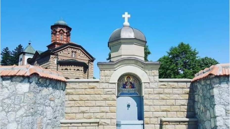 OVAJ MANASTIR JE ZADUŽBINA VLADIKE NIKOLAJA VELIMIROVIĆA Zovu ga srpski Ostrog, monasi prave najbolji med u Srbiji
