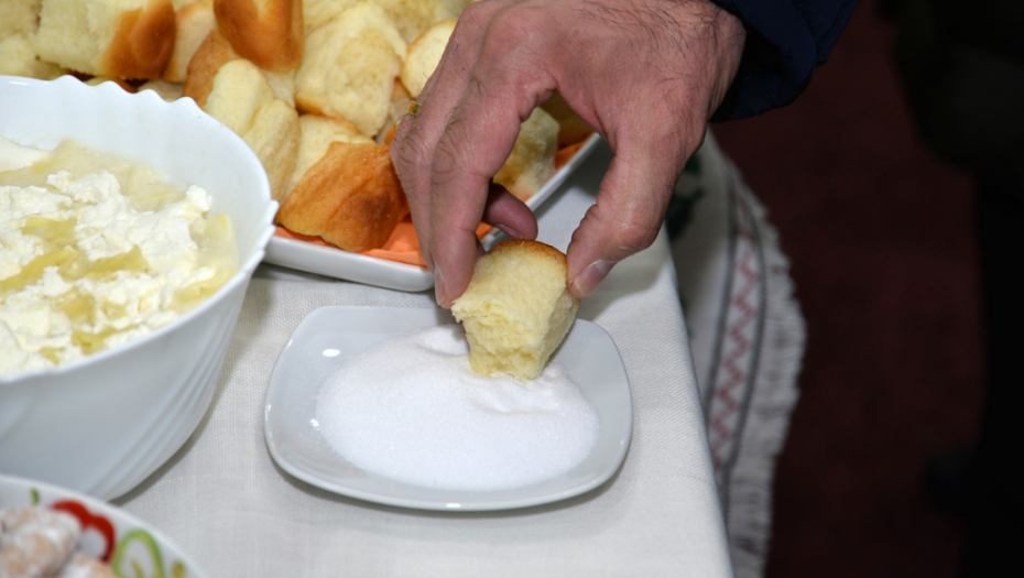 OVAJ STARI SRPSKI OBIČAJ LEDI KRV U ŽILAMA Vezan je za gostoprimstvo, muškom gostu se dozvoljavala jedna stvar koja je danas nezamisliva!