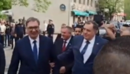 VUČIĆ I DODIK STIGLI U BILEĆU: Građani se okupili da ih pozdrave - dočekani aplauzom (VIDEO)