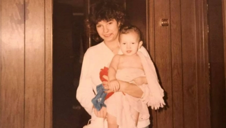 ŽIVOT JOJ SE PRETVORIO U PAKAO Mislila da je njena majka najbolja na svetu, a onda joj je u torbi pronašla OVO (FOTO)