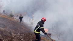 VATROGASCI VEĆ DRUGI DAN VODE BORBU SA GAŠENJEM VATRENE STIHIJE! Požar na deponiji u Bačkoj Palanci i dalje traje!