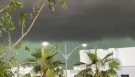 APOKALIPTIČNO NEVREME ZAHVATILO ABU DABI Strašan prizor u Emiratima, obustavljeni letovi (VIDEO)