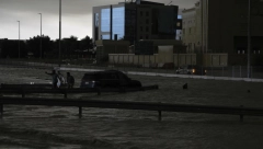 NOVE, APOKALIPTIČNE SCENE IZ DUBAIJA: Na telefone stanara stigle HITNE poruke, svi šafti otvoreni - novi POTOP počeo (VIDEO)