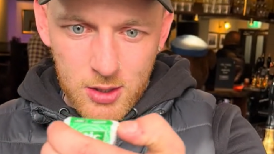 "SVE JE BILA LAŽ!" Ovo je jedini PRAVILAN način da jedete TIK-TAK BOMBONE (VIDEO)