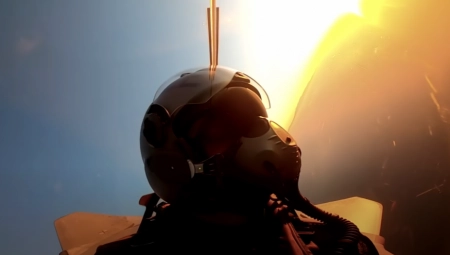 "U AVIONU PEVAJU IZ DOSADE..." Iskusni francuski piloti uživaju dok krstare nebom u svojim moćnim Rafalima (VIDEO)