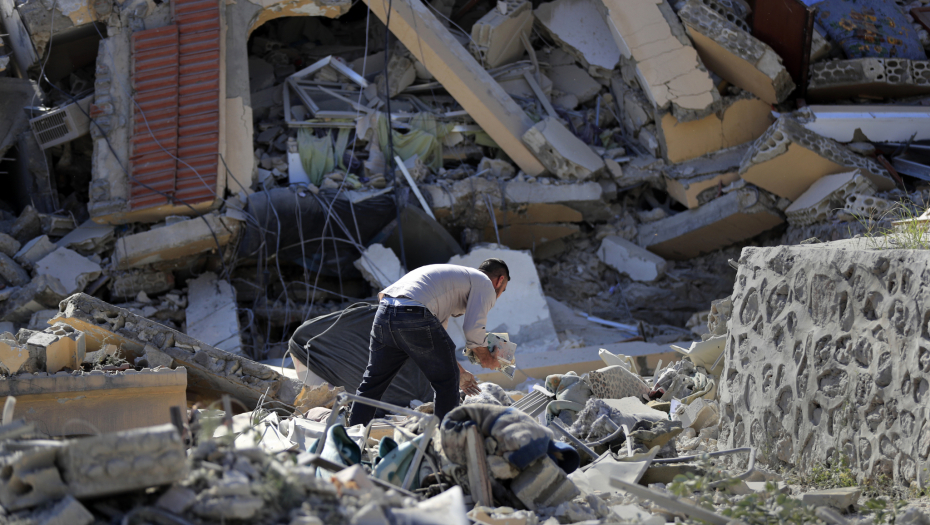 I DANAS IZRAELSKI VAZDUŠNI NAPADI NA GAZU Ubijeno na desetine Palestinaca, mnogi pod ruševinama i na putevima
