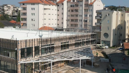 U JUNU OTVARANJE NOVE PIJACE U LAZAREVCU Luka Petrović obišao radove: Primer napretka i razvoja svih beogradskih opština (FOTO)