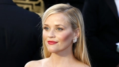 NJEN KAPUT JE SVE ŠTO VAM TREBA OVOG PROLEĆA Riz Viterspun u Njujorku pokazala svoj nepogrešivi stil, žene će ga obožavati