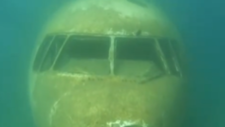 FOTOGRAF SNIMIO UNUTRAŠNJOST POTOPLJENOG AVIONA Ono što je video ga je ostavilo bez teksta! (VIDEO)
