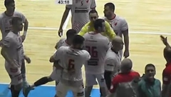 ZVEZDA OTIŠLA SA TERENA Opšti haos i svađa sa sudijama, utakmica prekinuta