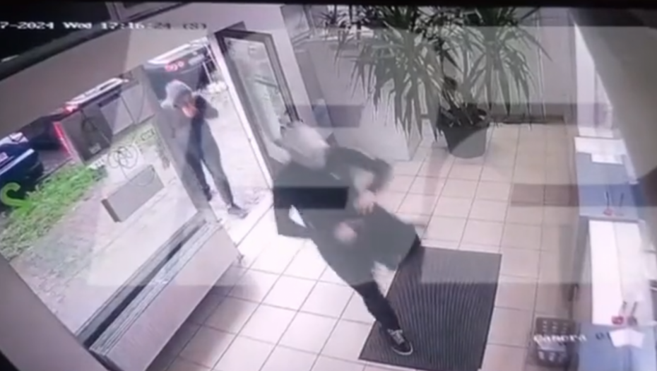 POKUŠAJ PLJAČKE MENJAČNICE U NOVOM SADU Razbojnici videli ovo pa pobegli (FOTO/VIDEO)