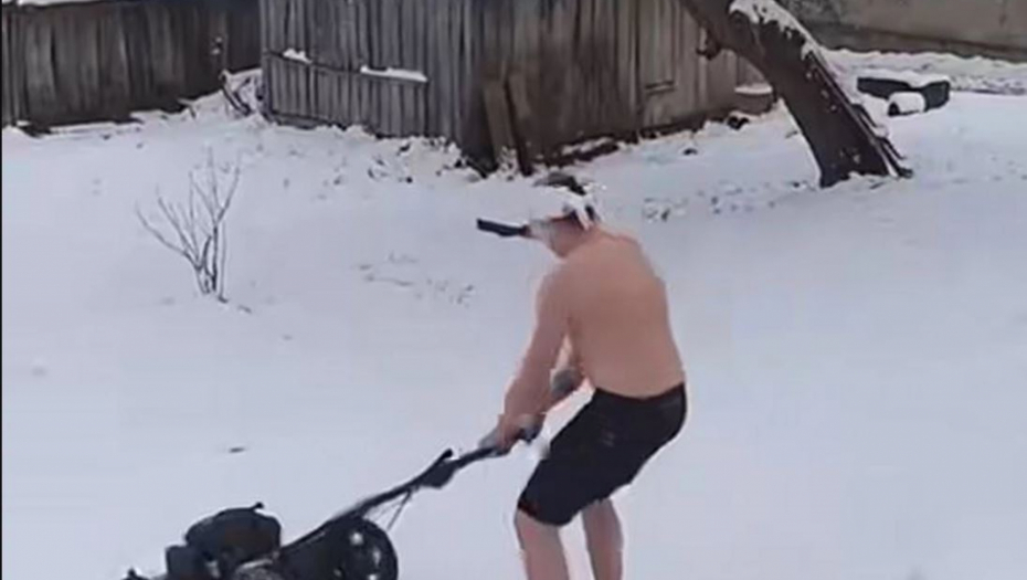 SNEG PAO, A ONI GOLI DO POJASA Svi gledaju snimak iz Užica i krste se